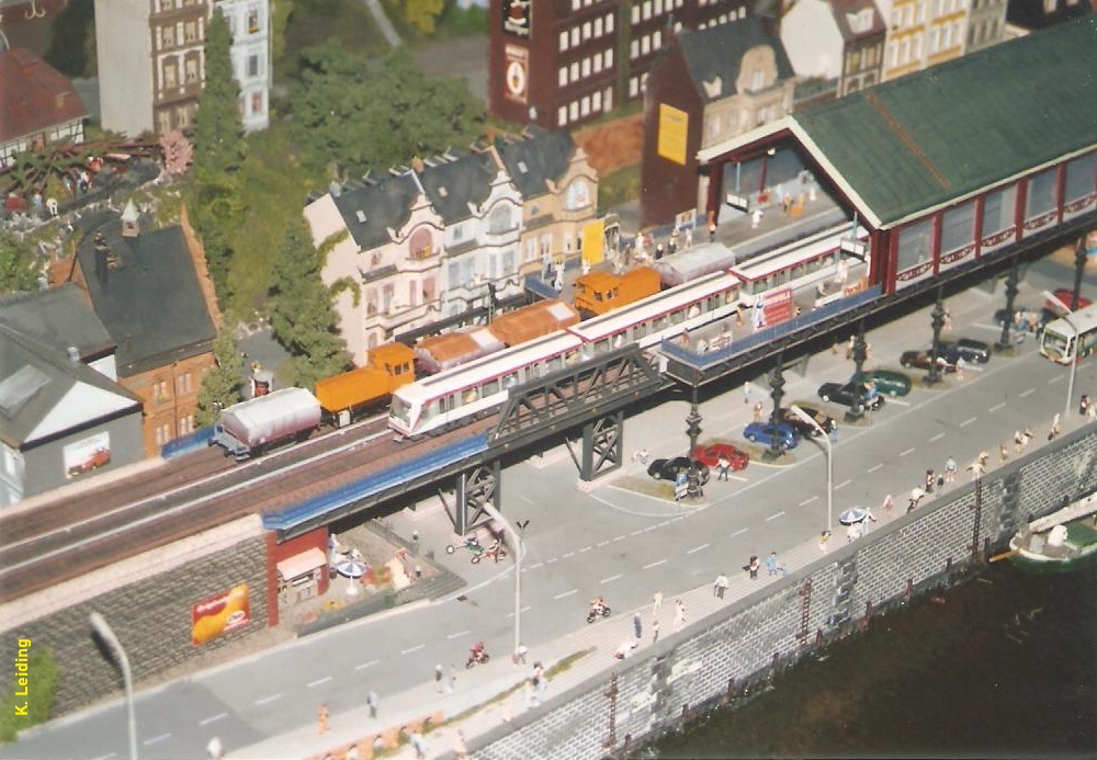 Szene aus dem Hamburg-Teil im MiWuLa mit der Viadukthaltestelle Baumwall.