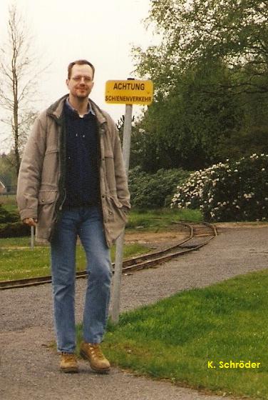 Karsten im Alter von dreiunddreiig Jahren an einer Torfbahn - Vorfhranlage im ostfriesischen Wiesmoor.