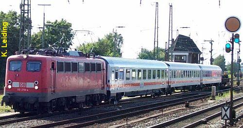 E - Lok 115 278 fhrt mit drei IC - Wagen am S - Bahnhof Elbgaustrae vorbei.