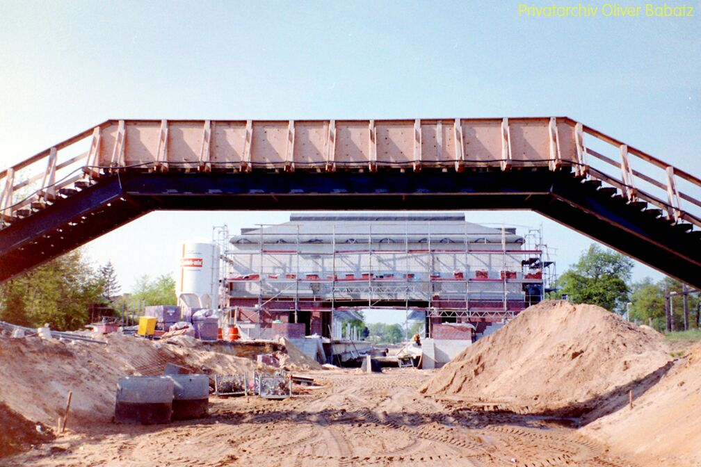 Die provisorische Fugngerbrcke am Richtweg.