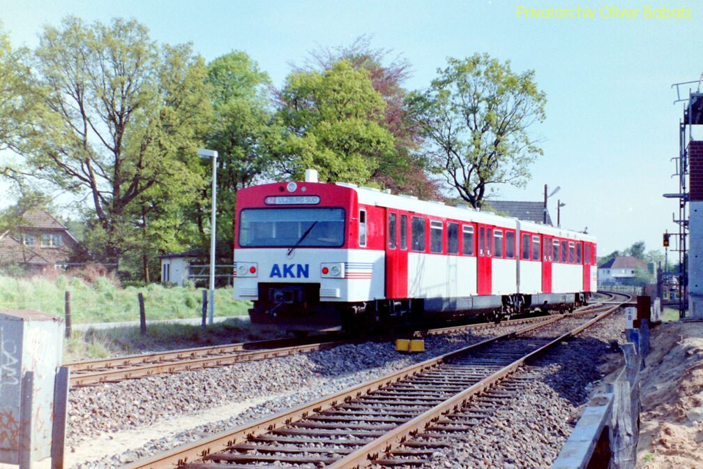Ein Zug der A 2 verlt den Bahnhof Richtweg.