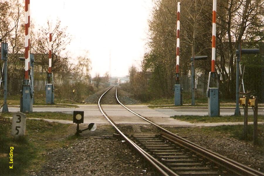 Am Bahnübergang Mühlenweg.