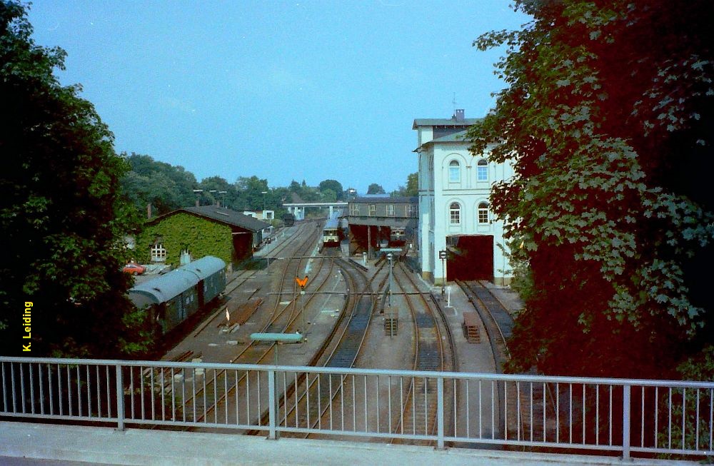 Der Bahnhof Blankenese mit dem dominierenden Empfangsgebäude.