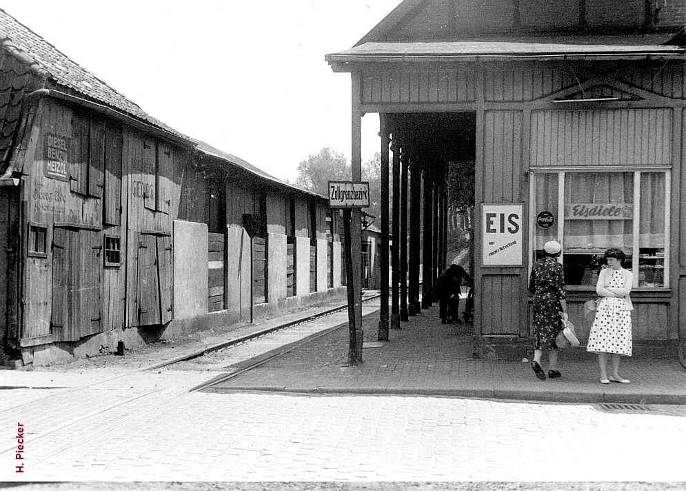 Straßenszene an der ehemaligen Haltestelle *Stade Salztor.