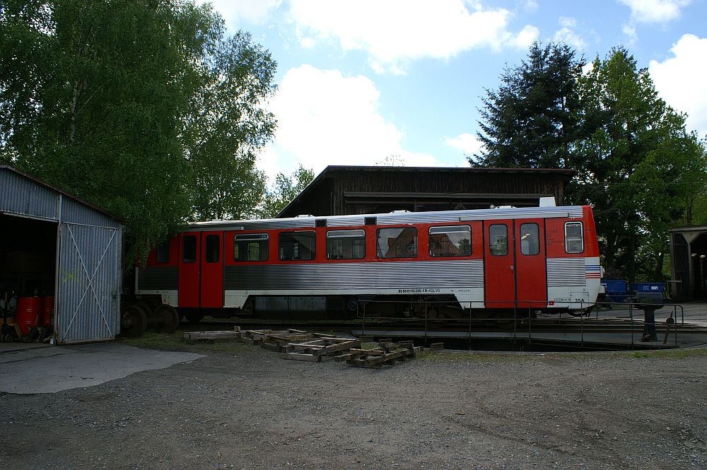 Nun verläßt der VT das Bleckwerk wieder, um seine nächste Fahrt nach Lüneburg anzutreten.