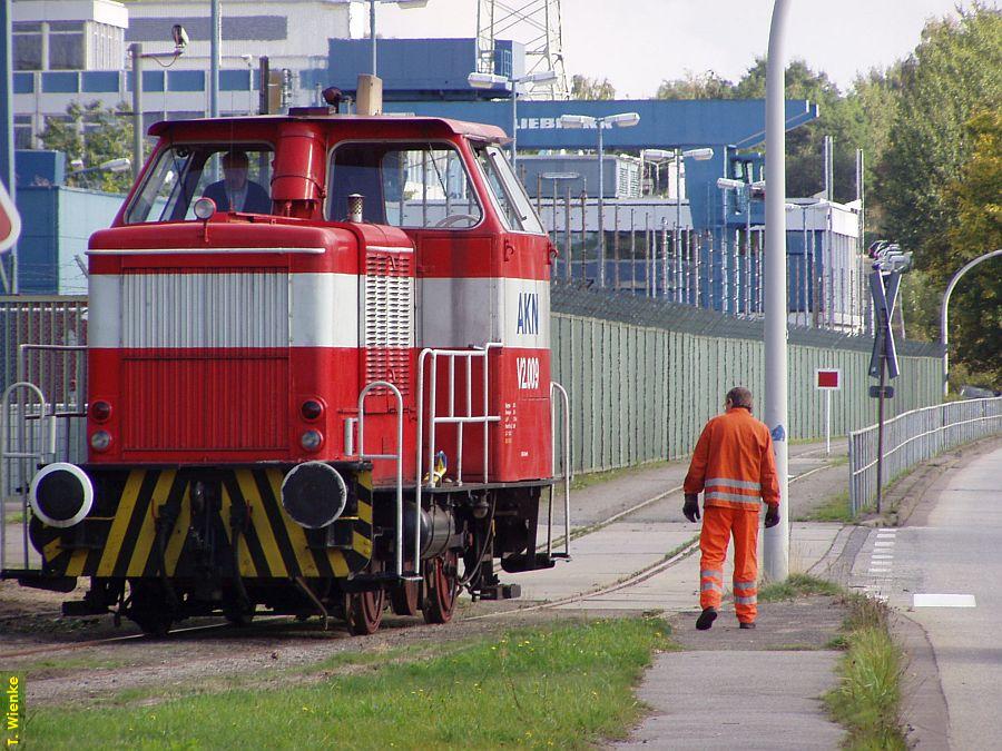 Ein letzter prfender Blick um die Diesellok.