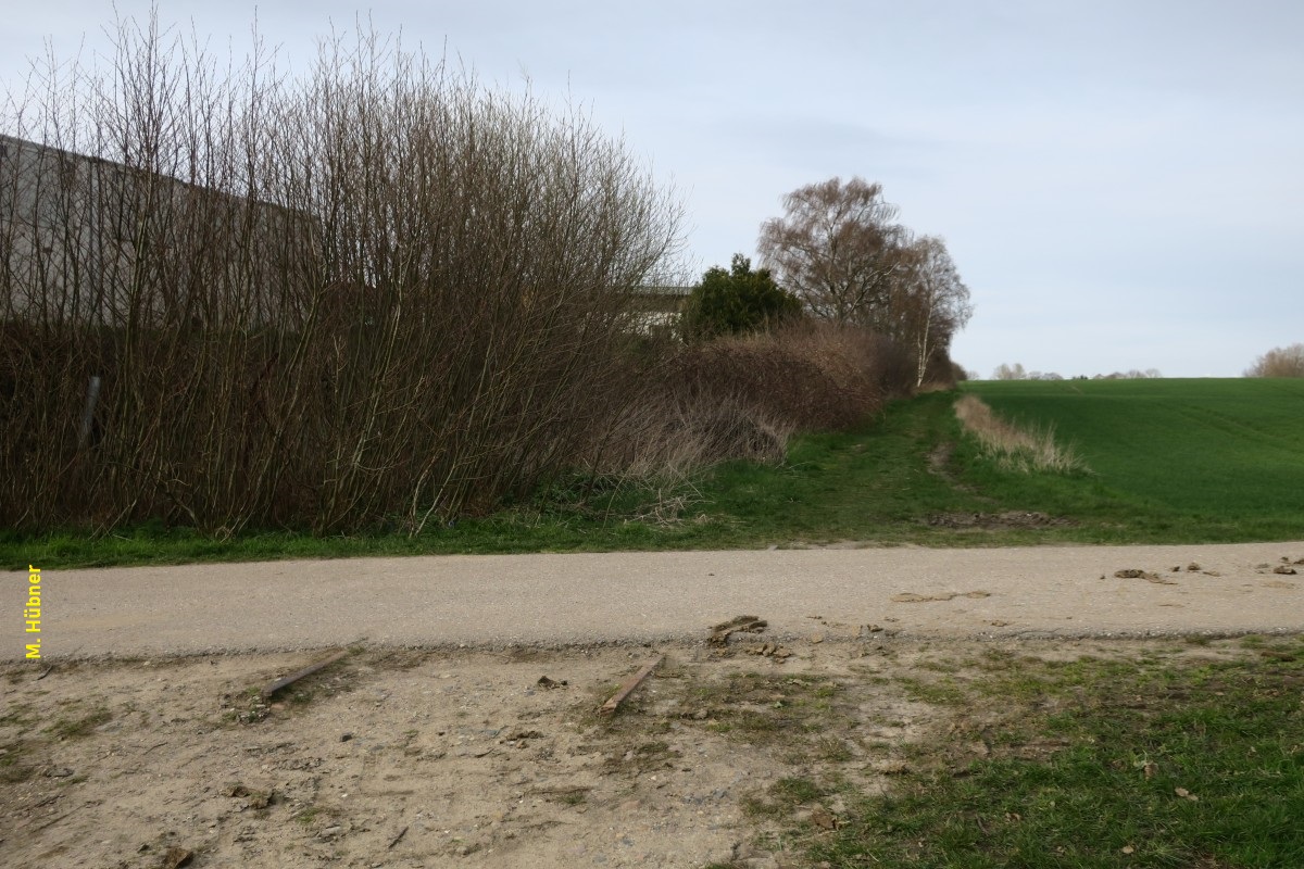 Kreuzung vom Weg Flachsröste und ehemaliger Bahnstrecke.