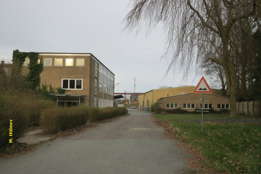 Der Blick vom Firmentor an der Lübecker Straße in Richtung Osten.