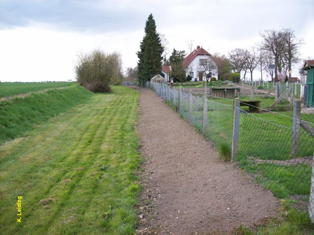 Hier begannen wohl die Gleise vom Bahnhof *Holstendorf.