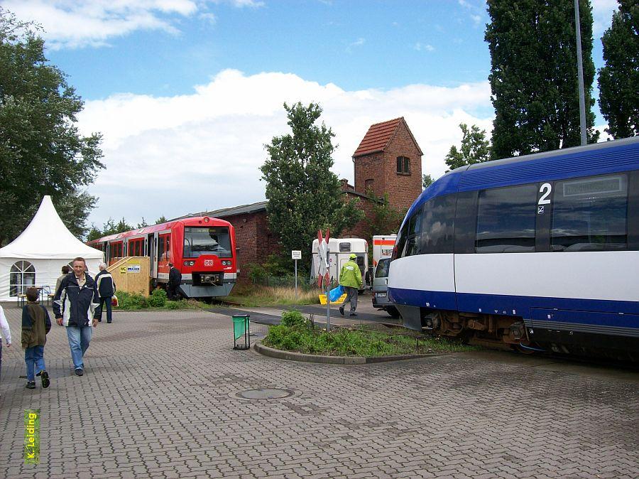 Der S-Bahnzug und der TALENT.