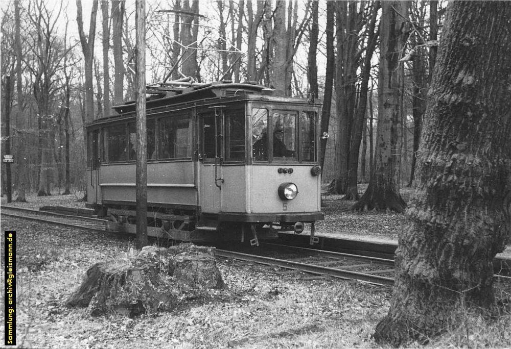 Triebwagen 5 im Wohldorfer Wald.