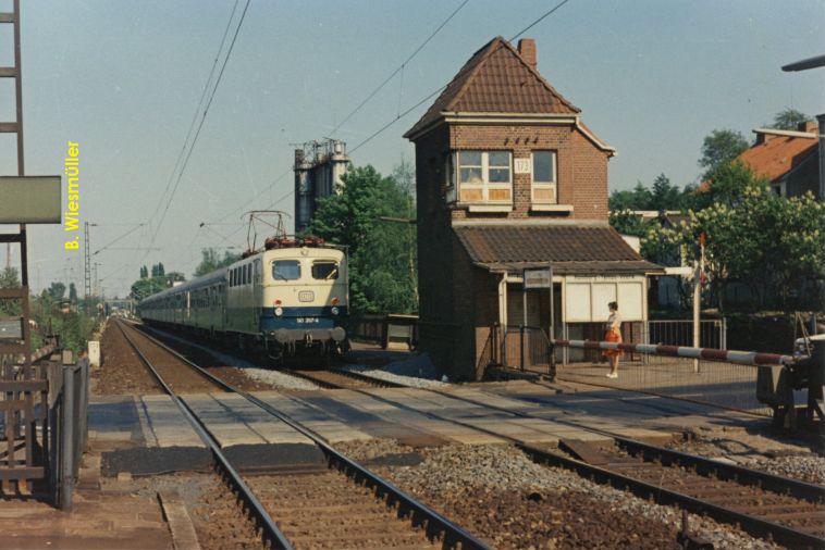 Nahverkehrszug der S 3 in Tempo - Werk.