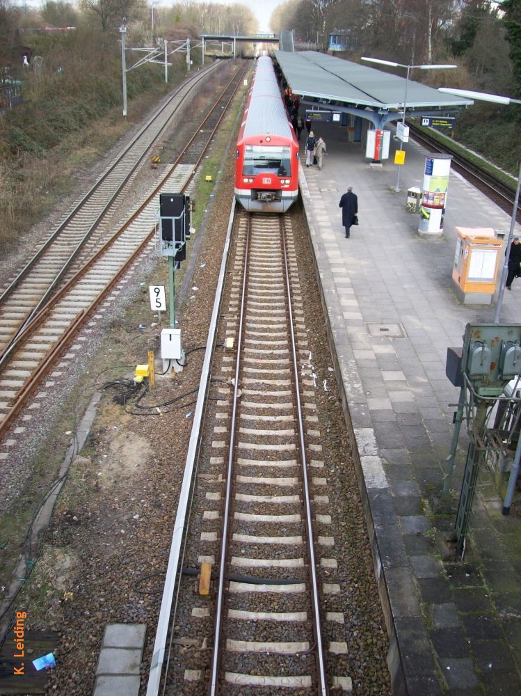 Beim S - Bahnhof Rübenkamp.