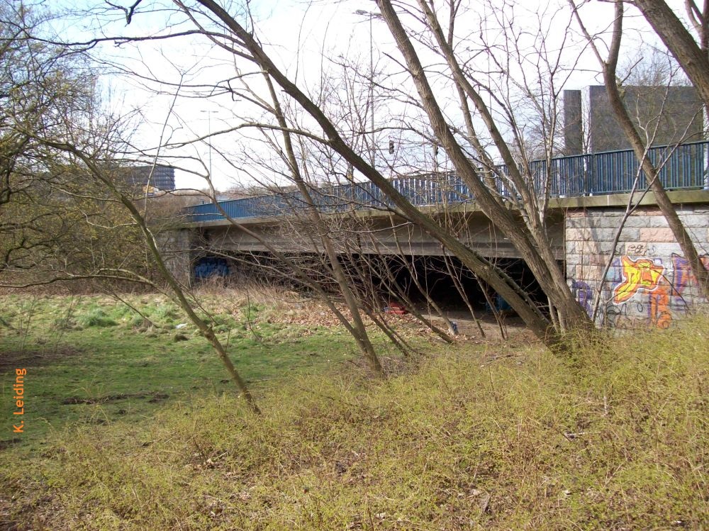 Brcke ber die geplante Stadtautobahn Ost.