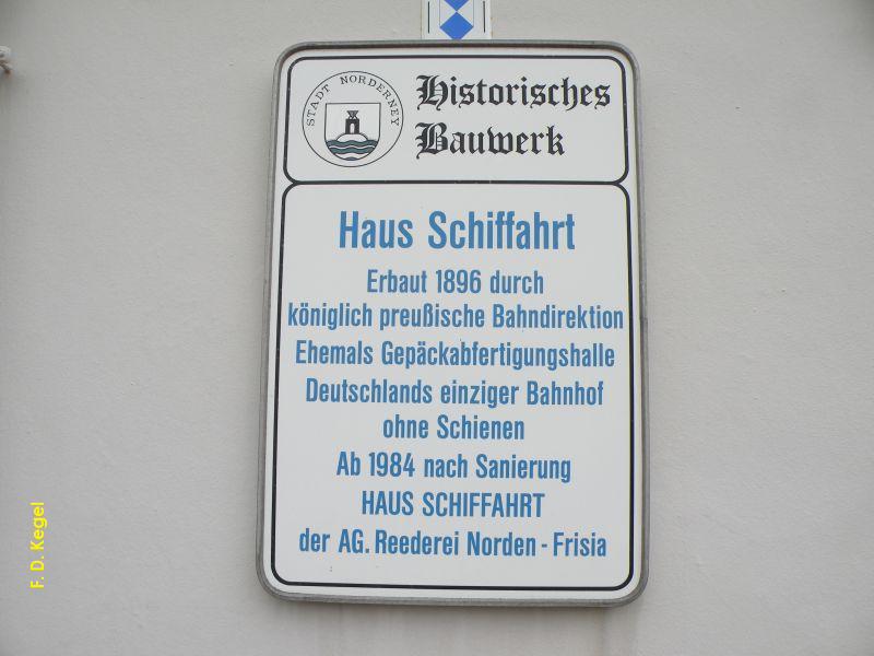 Tafel am Haus Schiffahrt.