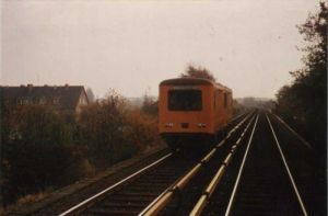 Hilfstriebwagen auf der Strecke.