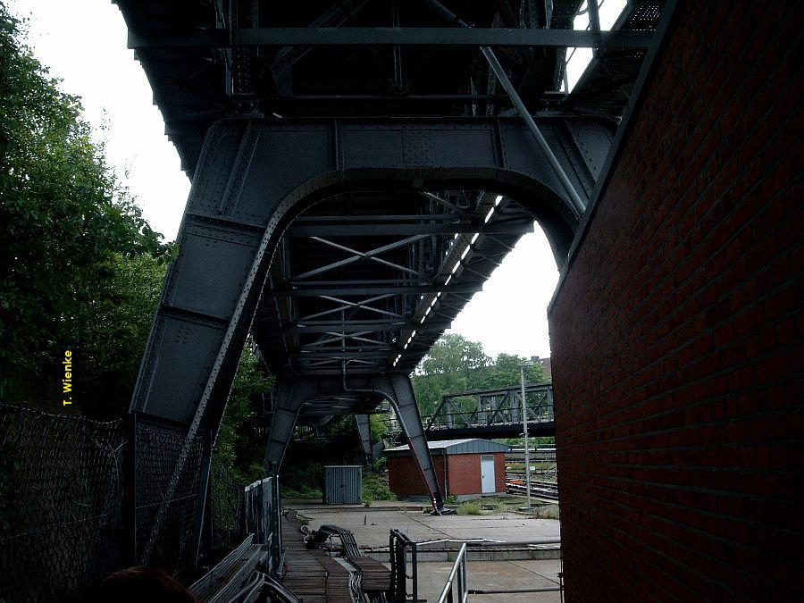 Ein letzter Blick unter das Viadukt.