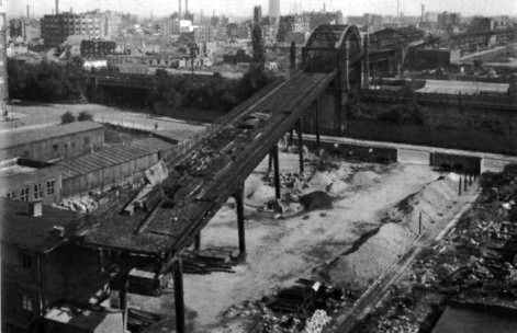 Nun sieht die schienenlose Neigung wie eine Rutschbahn aus, ein trauriger Anblick für eine Hochbahn.