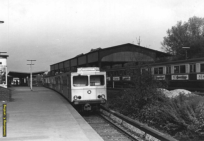 Ein TU 2 als Zugschlu eines vierteiligen Verstrkers in Ohlsdorf.