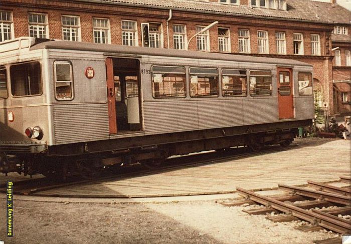 8793 auf der Waggondrehscheibe in Barmbek.