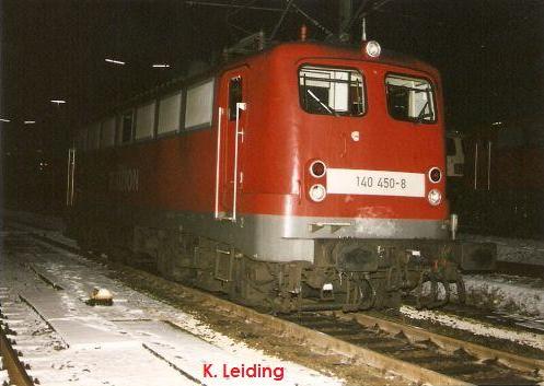 140 450 in Rot.