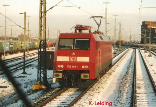 152 149 in Rot.