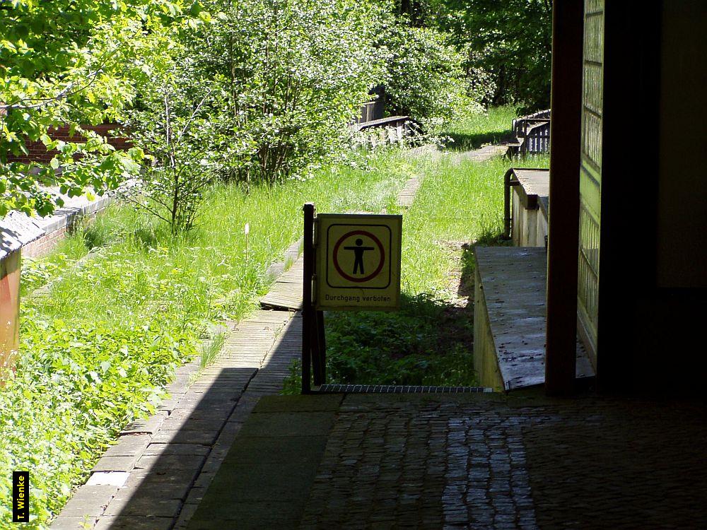 Das leere Gleisbett in Ahrensburg - Ost.