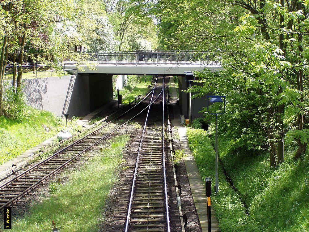 stlich der Haltestelle Ahrensburg - West.