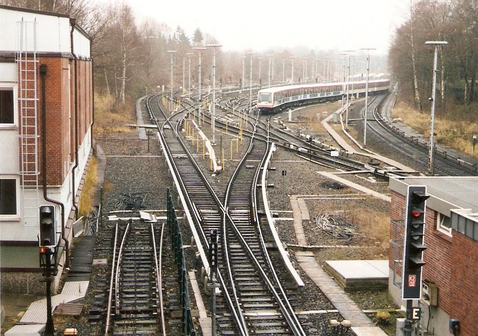 Blick von der Zugangsbrcke zum Stellwerk Ochsenzoll auf die Abstellanlage Ost.