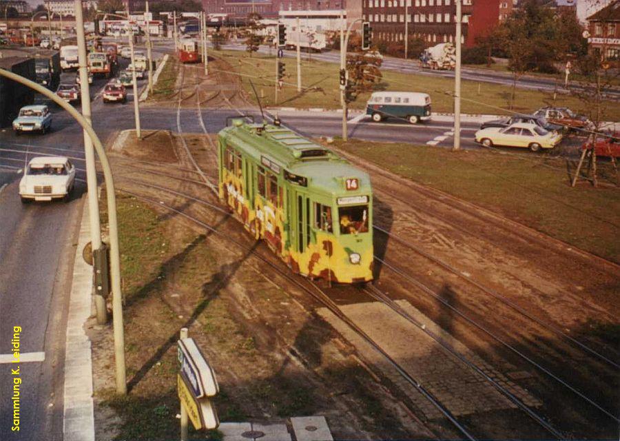 Kreuzungsbereich Amsinckstraße / Heidenkampsweg / Billhorner Brückenstraße mit zwei Solotriebwagen.