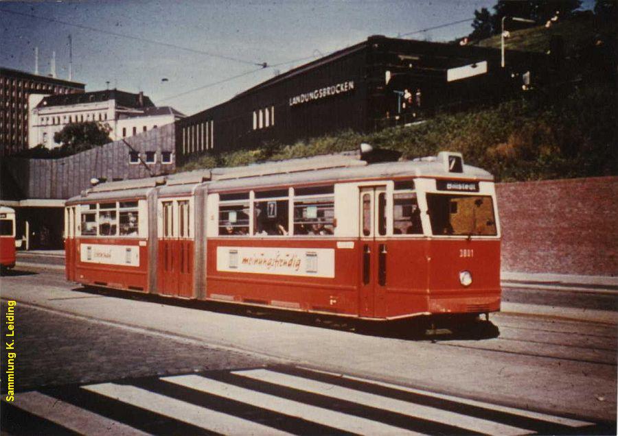 VG 3801 steht an den Landungsbrücken.